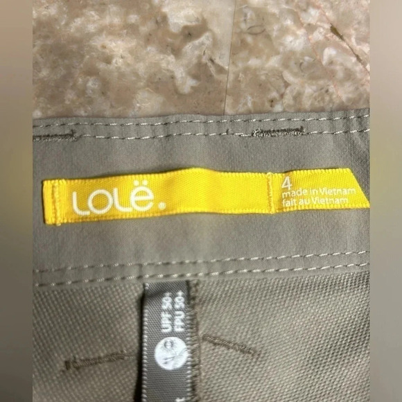 LOLE light green sage walking Bermuda shorts for women .zippered  front pockets - Picture 16 of 16